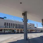 Modern 1br With Amazing Views, Balcony & Sauna شقة