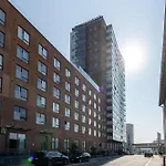 Modern 1br With Amazing Views, Balcony & Sauna