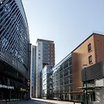 Modern 1br With Amazing Views, Balcony & Sauna * تامبير
