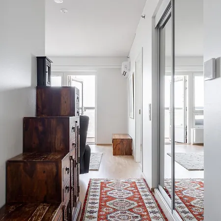 Apartment Modern 1br With Amazing Views, Balcony & Sauna *
