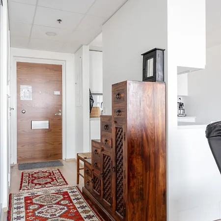 Modern 1br With Amazing Views, Balcony & Sauna Lägenhet