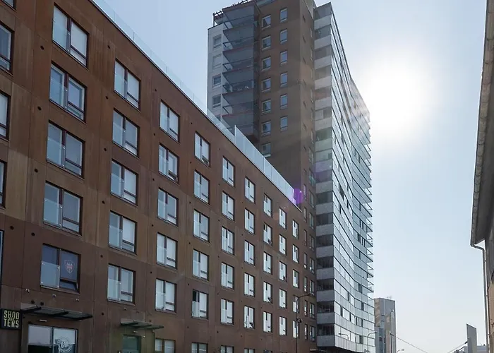 Modern 1br With Amazing Views, Balcony & Sauna